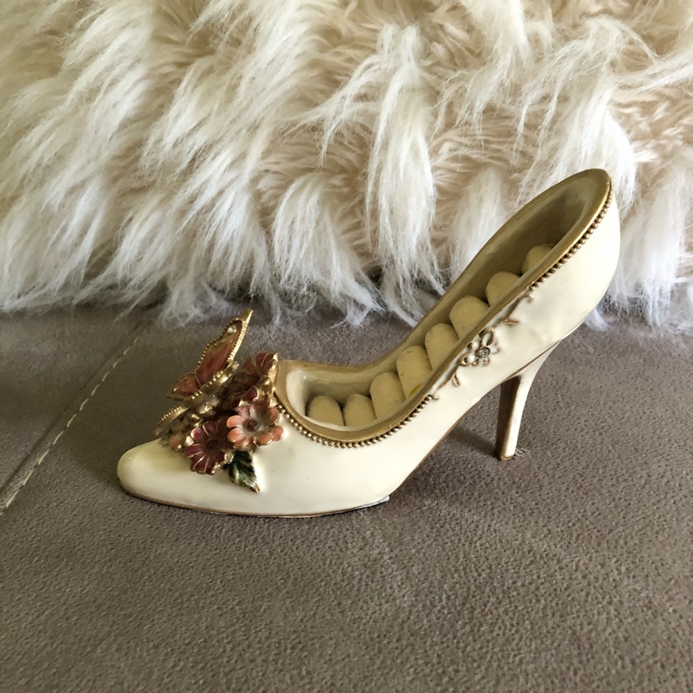 Porcelain High Heel Shoe Ring Holder
